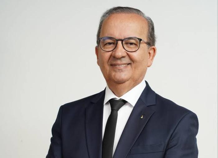 Porto reabre, mas o governador se fecha