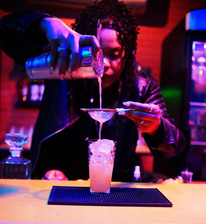 Gandaia Bar estreia com glamour e promete agitar o Centro Leste de Floripa com diversidade, brilho e muita atitude