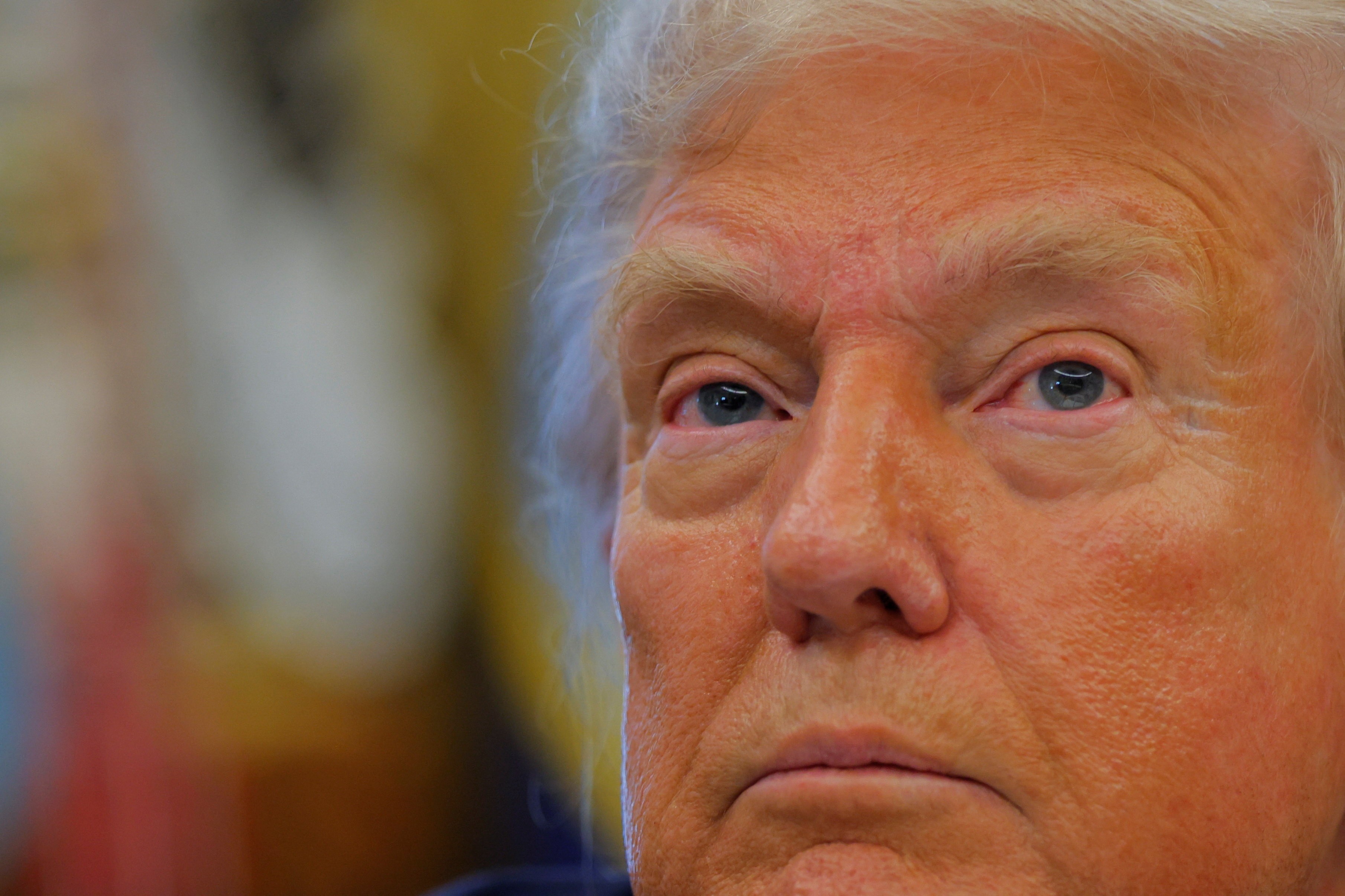 Trump diz que caças da Venezuela podem ser abatidos se colocarem em risco navios de guerra dos EUA