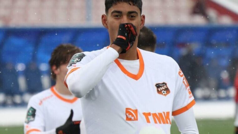 Na neve, Ítalo marca gol em homenagem ao primeiro filho e celebra liderança do Campeonato Russo