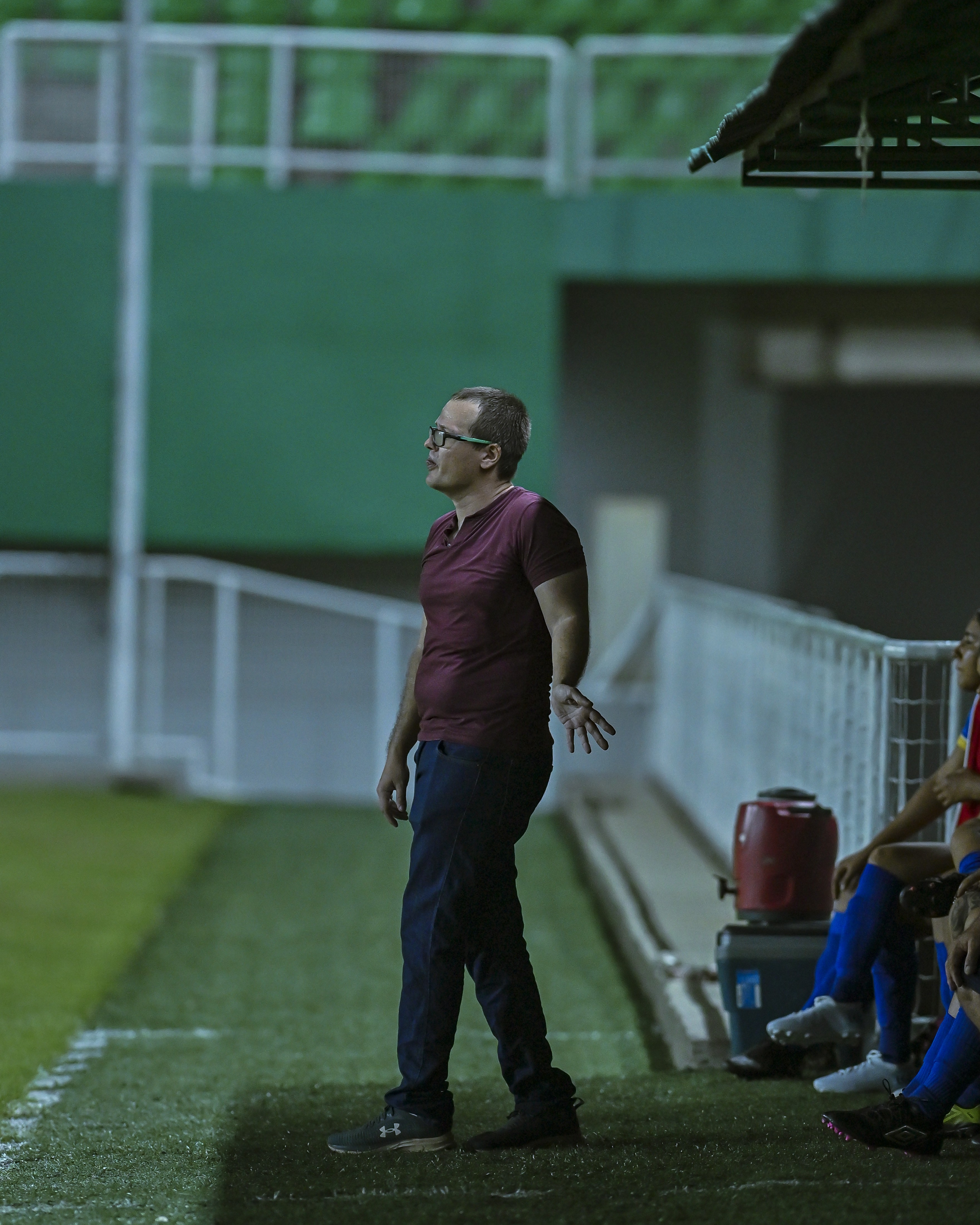 Técnico ameniza goleada sofrida, elogia elenco e diz que Sena precisa fazer "melhor partida" nas semis