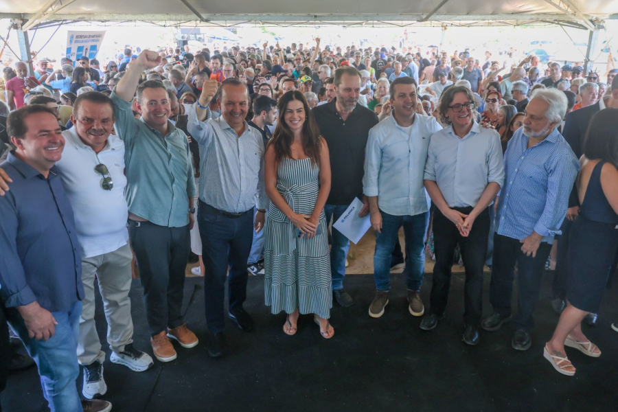 Deputado Camilo Martins participa da entrega de 1.400 escrituras do Programa Lar Legal em Palhoça
