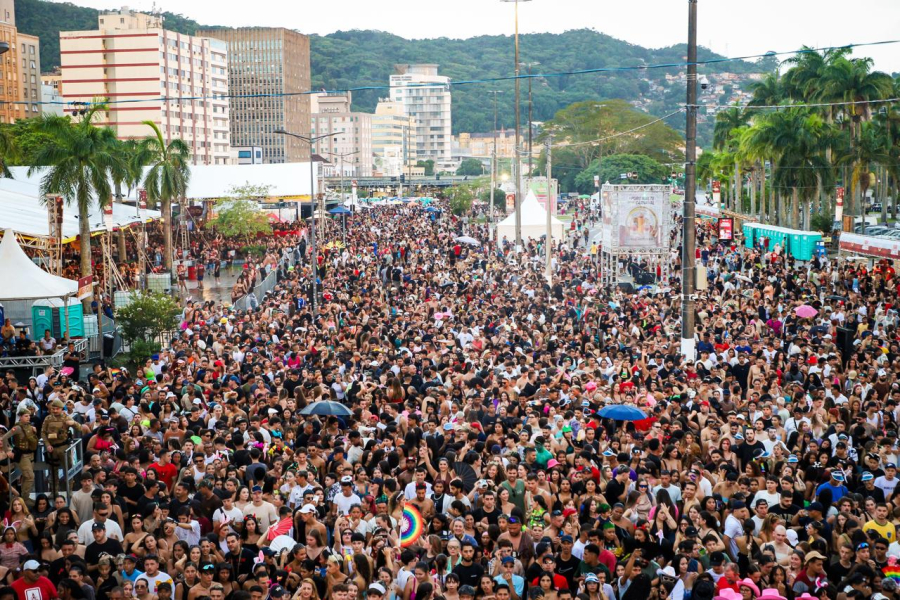 Carnaval em Florianópolis se consolida como o maior do Sul do país em 2026 com mais de 1,6 milhão de foliões pela cidade