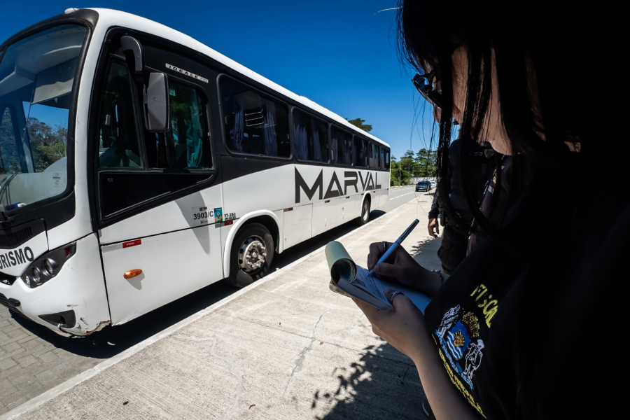 Operação Verão: Fiscalização de Transportes de Florianópolis já autuou 102 condutores na alta temporada 