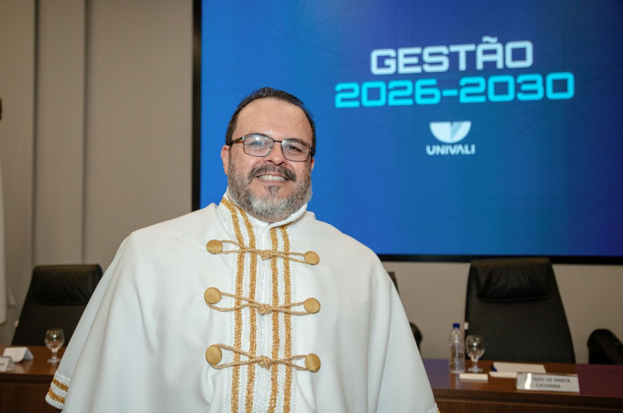 Rogério Corrêa assume reitoria da Univali em cerimônia emocionante
