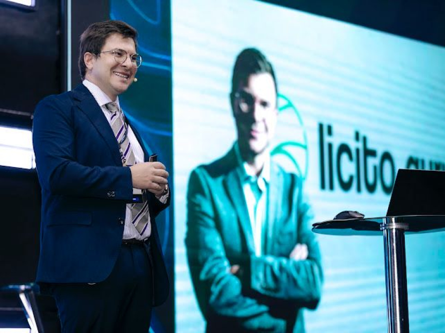 Gustavo Schiefler apresenta uso da Inteligência Artificial no planejamento das contratações públicas durante o Pregoeiros Summit