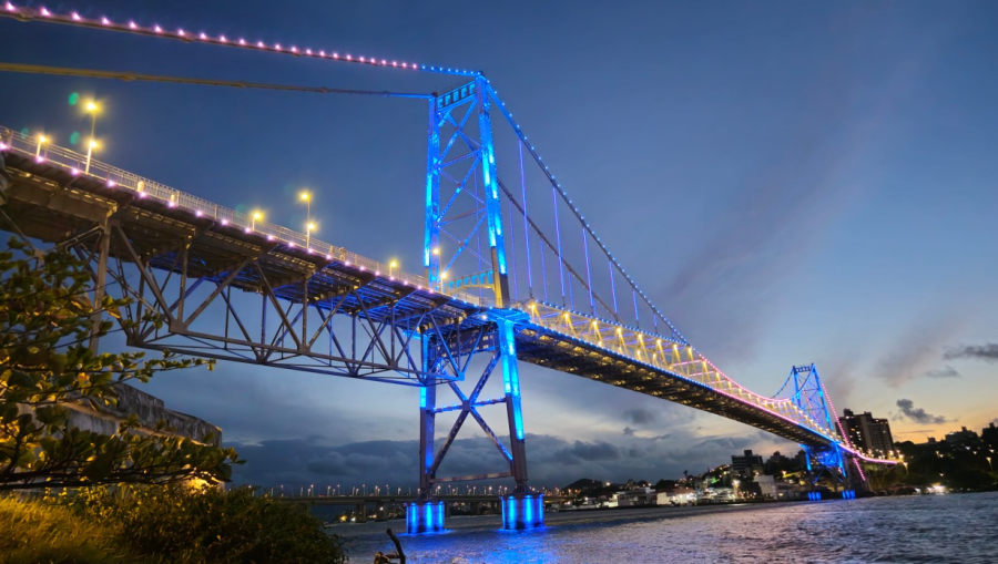 Principal cartão-postal de Florianópolis faz aniversário e inspira roteiro para conhecer o Centro a pé