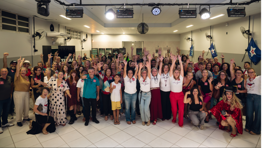 Lançamento do Coletivo de Mulheres lota Sociedade Tiradentes, em Itajaí e oficializa pré-candidatas 