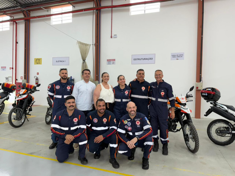 Deputado Camilo Martins entrega ambulâncias, motolâncias e equipamentos em Içara, junto com o governador Jorginho