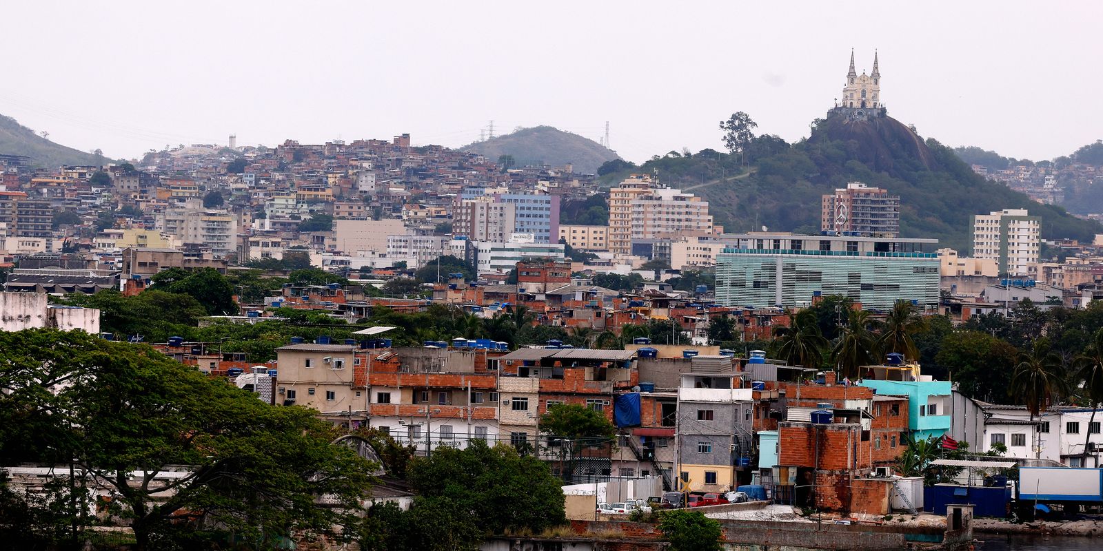 Justiça decreta prisão preventiva de casal que levava armas para o CV