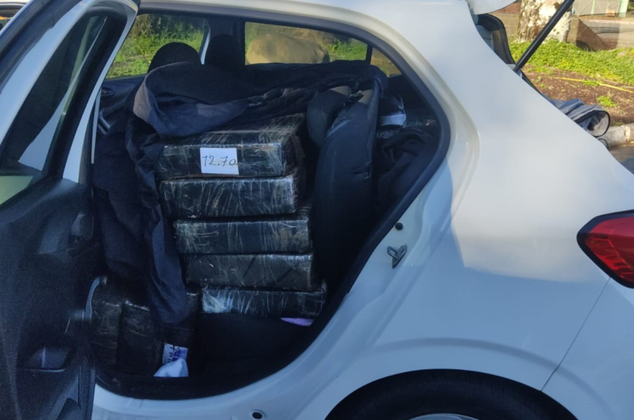 PRF intercepta mais de 400 quilos de maconha na BR-101 em Joinville