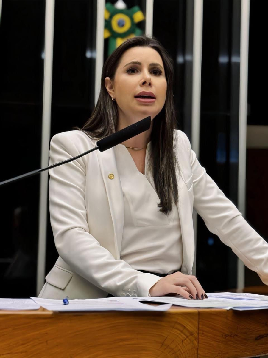 Carol De Toni reage contra avanço do governo sobre redes sociais e protocola PDL para barrar decretos 