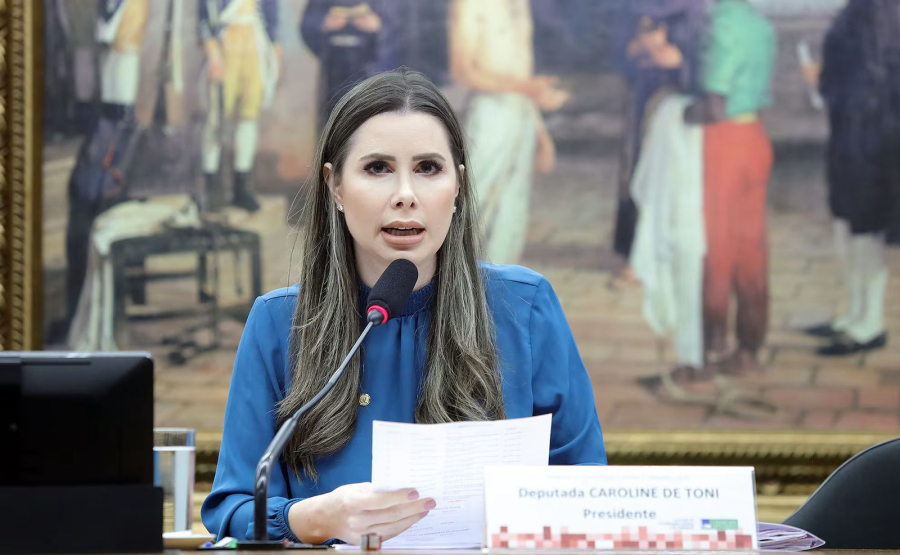 CAROL DE TONI APRESENTA PROJETO DE ANISTIA PARA FAMÍLIAS HOMESCHOOLERS