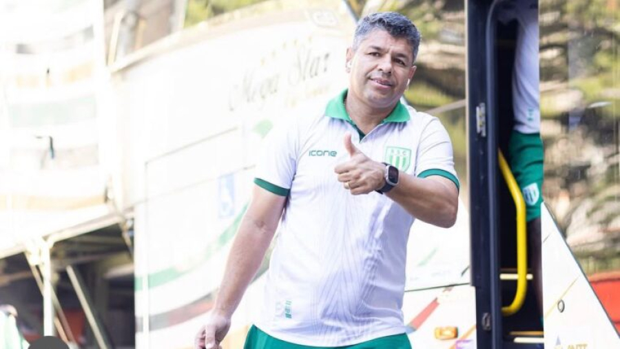 Cléber Schwenck inicia sua jornada profissional como treinador com trajetória sólida nas categorias de base