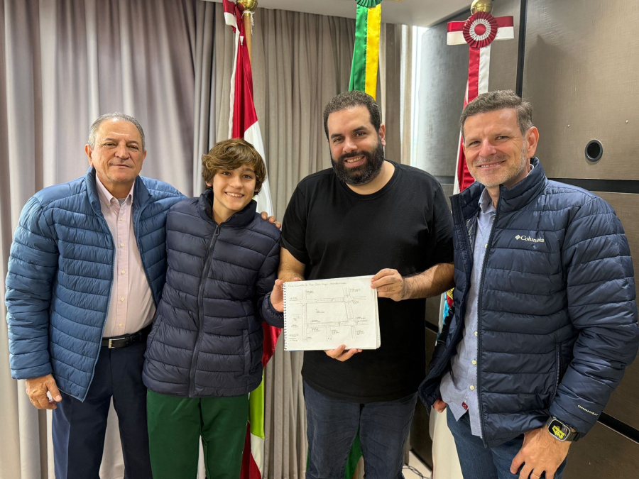 João Cobalchini recebe vereador mirim e incentiva participação política dos jovens