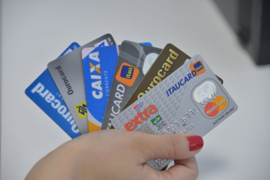 Endividamento bate recorde no Brasil; veja como reorganizar as finanças