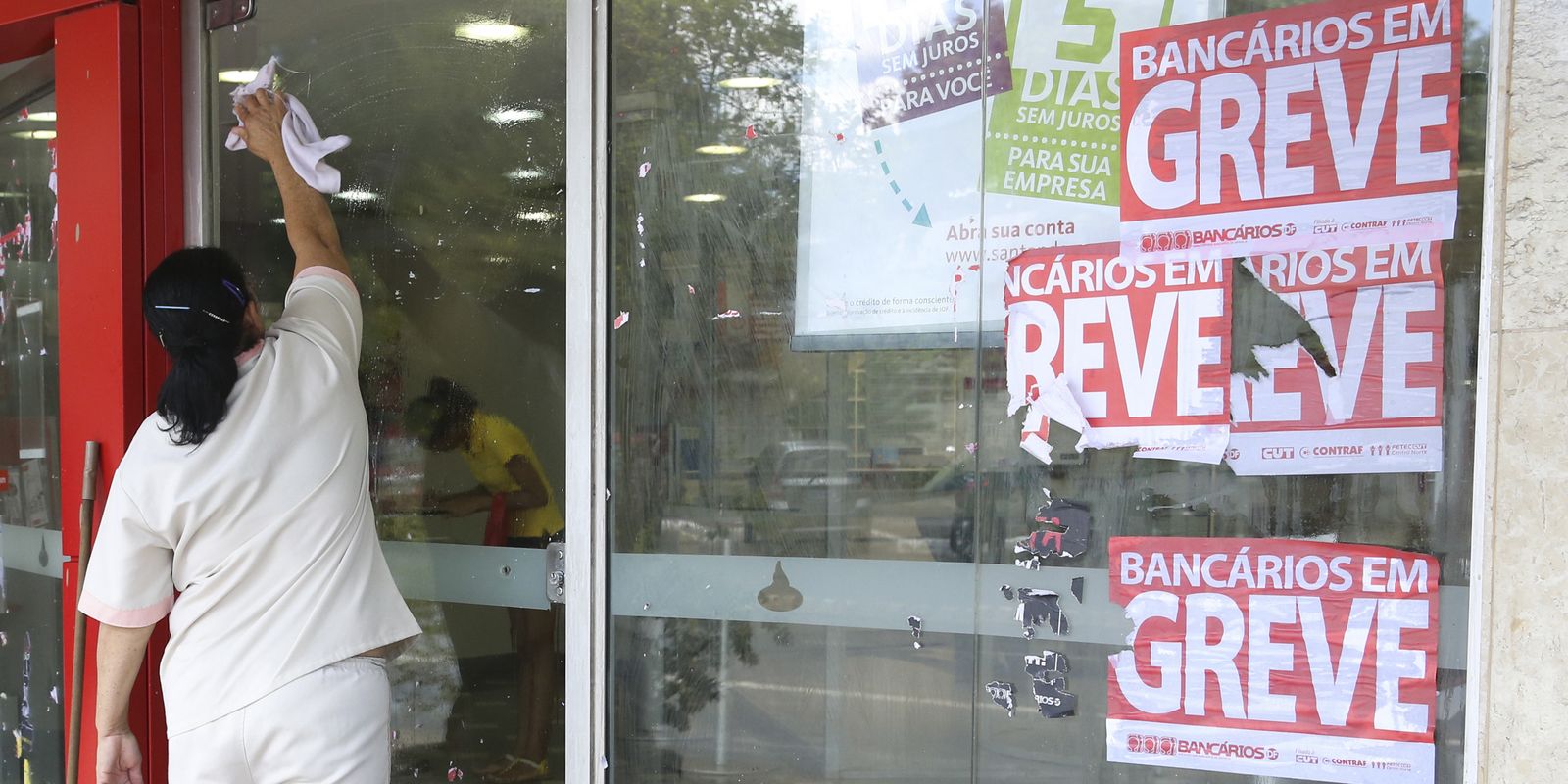 Bancários fazem paralisação nacional de 24 horas nesta quinta-feira