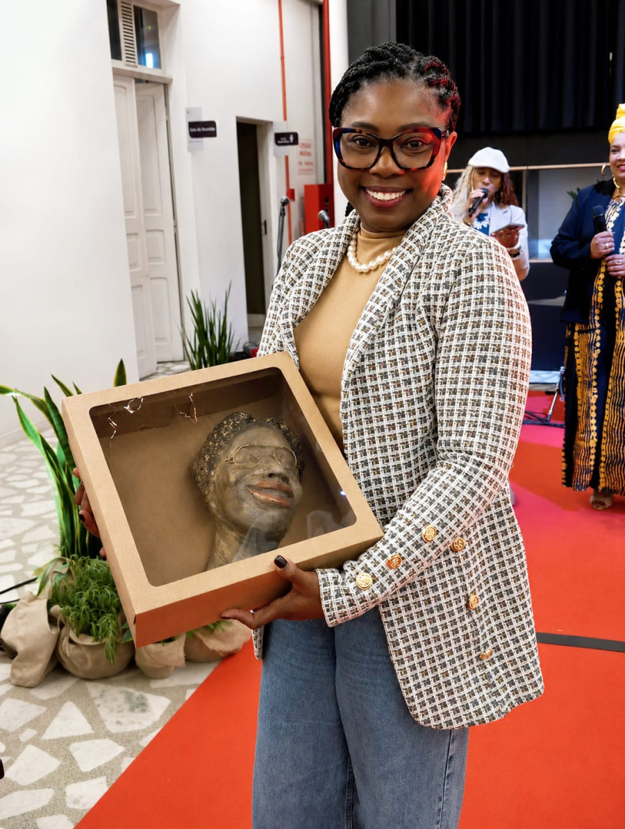 Scheila Lemos, da Secretaria de Educação de Florianópolis, é homenageada na 4ª Virada Cultural Antonieta de Barros