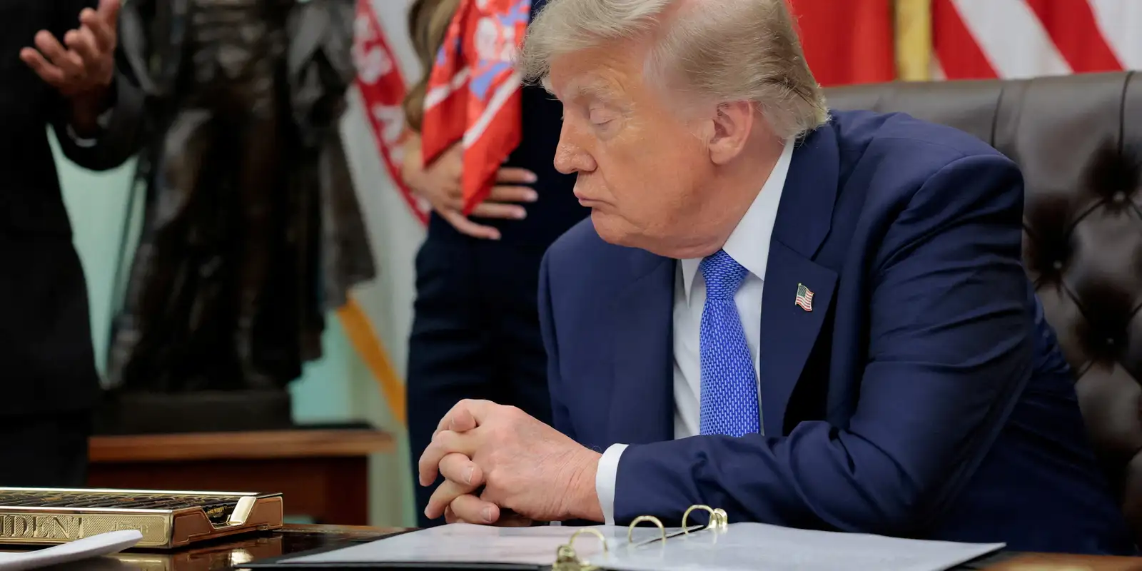 Trump promete US$ 5 mil a cada americano se vencer eleições