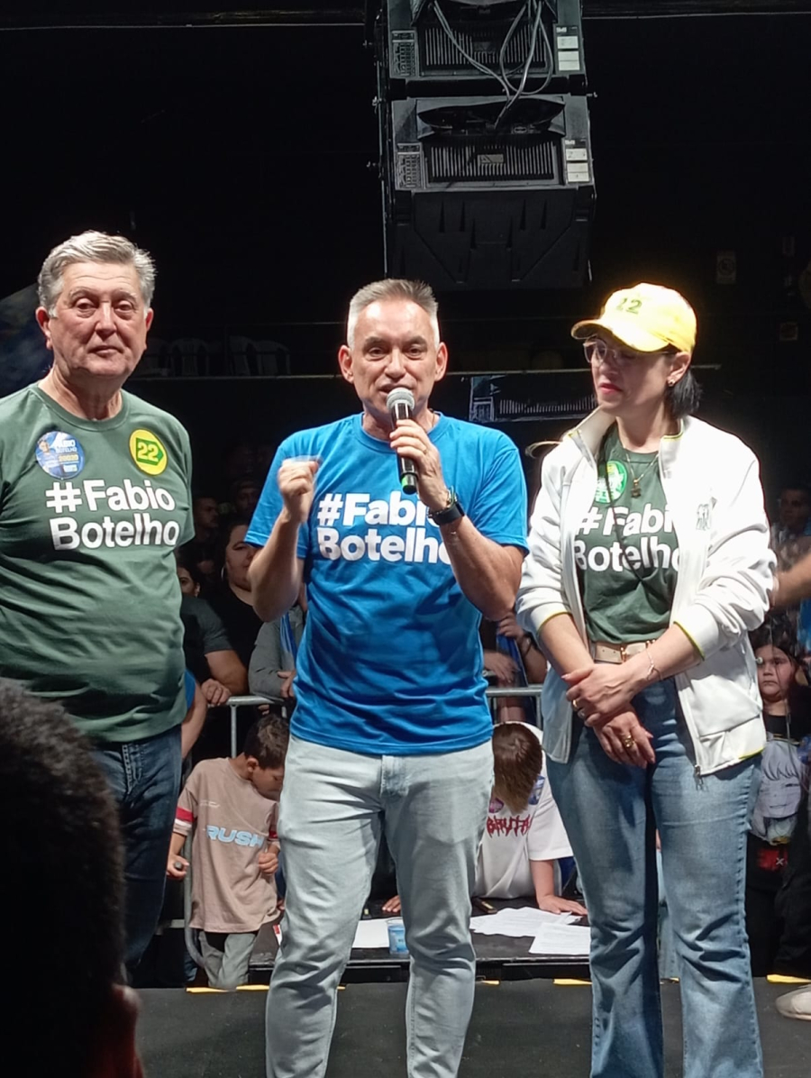 Sob chuva, quase 3 mil pessoas de diferentes regiões de SC lotam encontro de Fábio Botelho