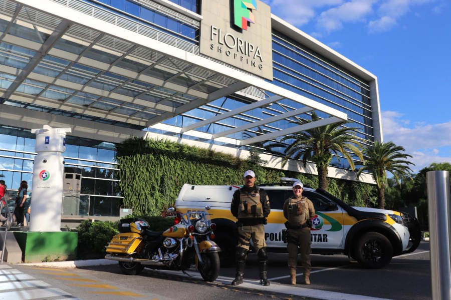 Floripa Shopping recebe ação educativa para conscientizar público sobre segurança nas ruas e rodovias