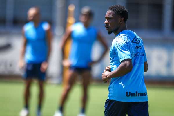 Quem é Francis Amuzu, atacante belga contratado pelo Grêmio