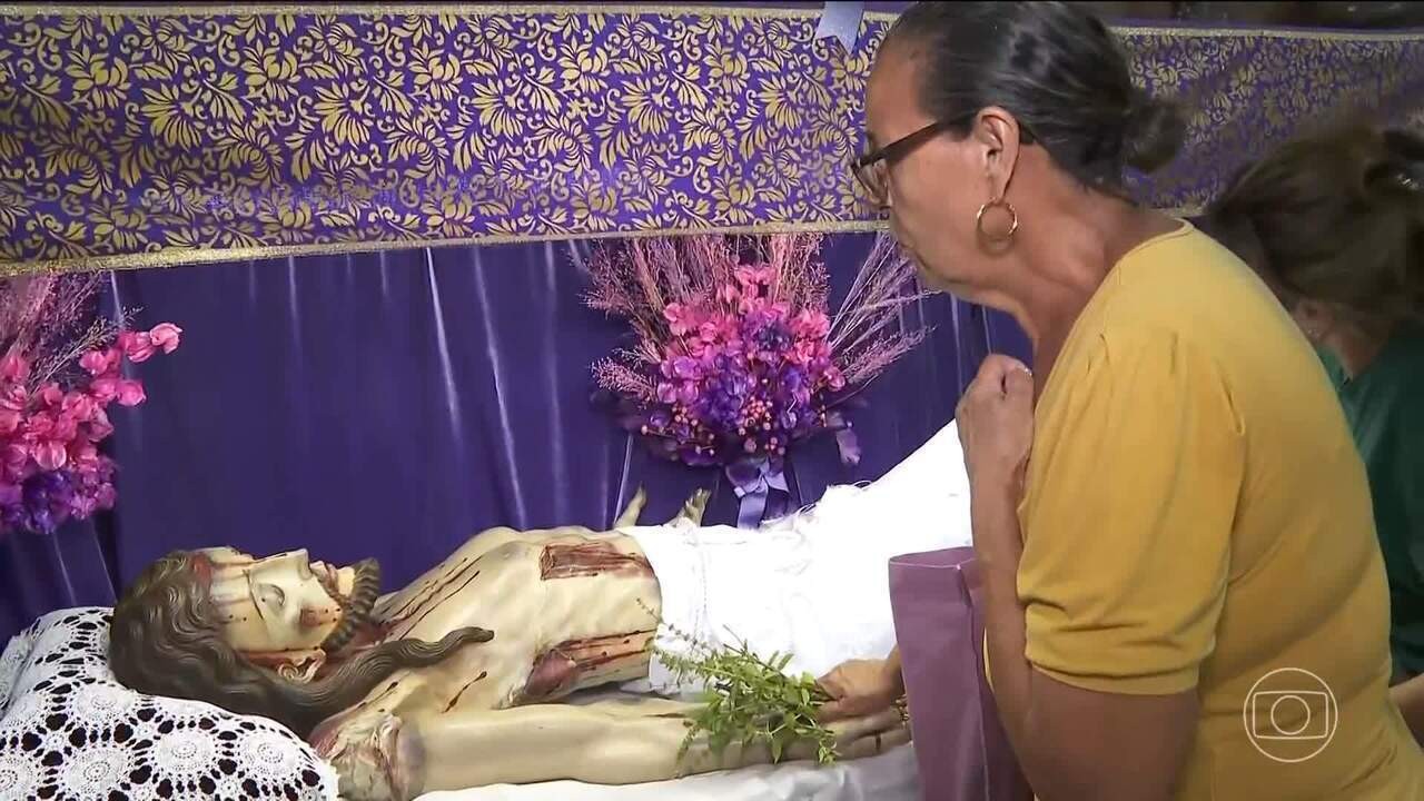 O que aconteceu com a cruz em que Jesus morreu?