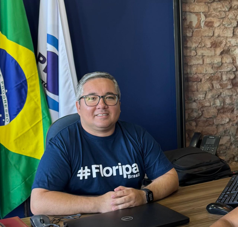 Eduardo de Sá Ferreira lidera inovação no atendimento com lançamento de chatbot do Pró-Cidadão em Florianópolis