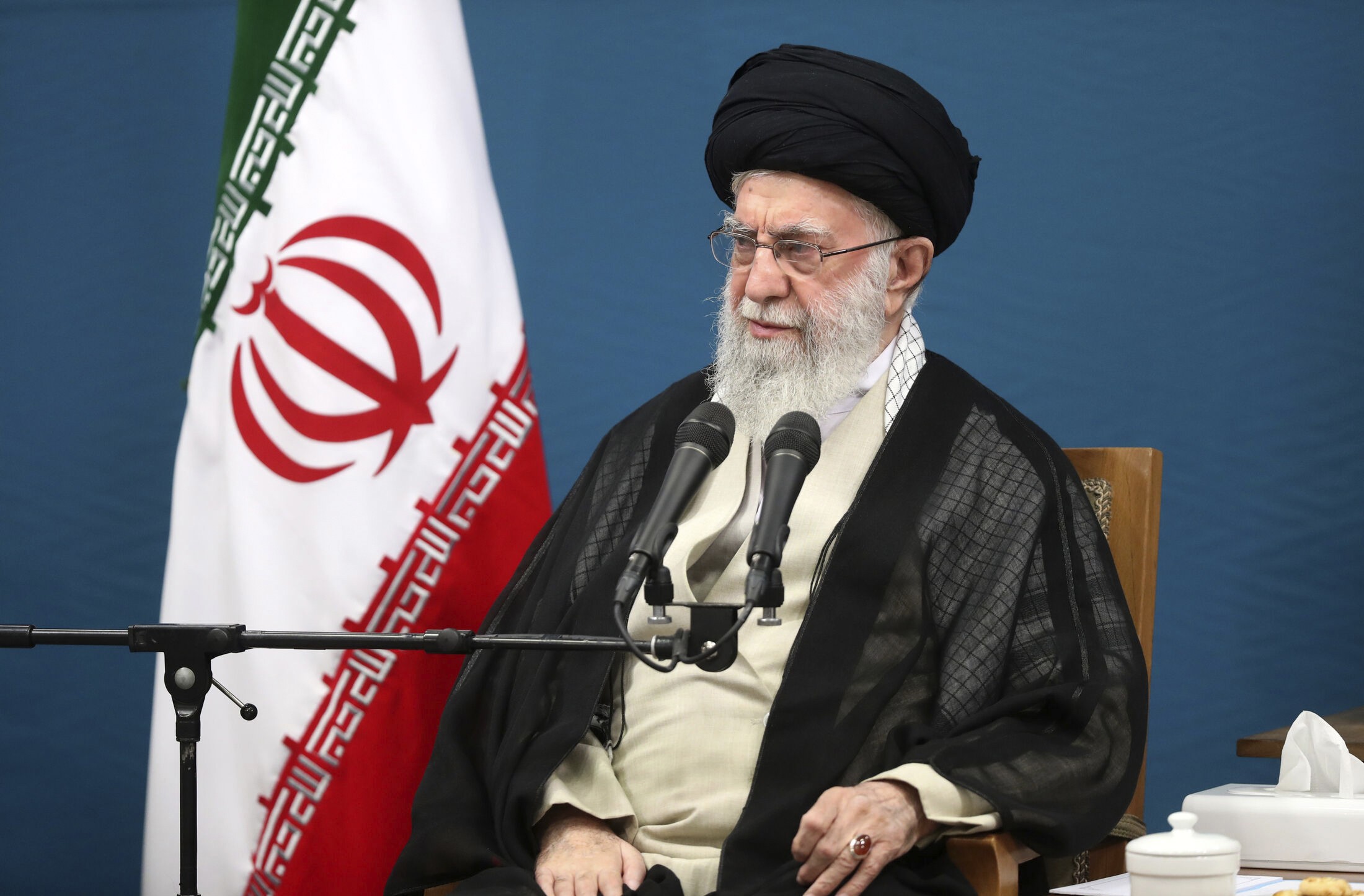 Quem é o aiatolá Ali Khamenei, líder supremo do Irã